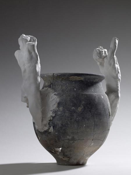 ASSEMBLAGE : DEUX TORSES MASCULINS SERVANT D'ANSES A UN VASE_0
