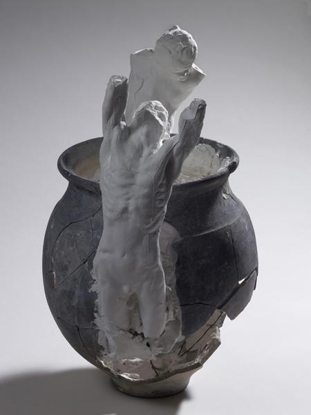 ASSEMBLAGE : DEUX TORSES MASCULINS SERVANT D'ANSES A UN VASE_4