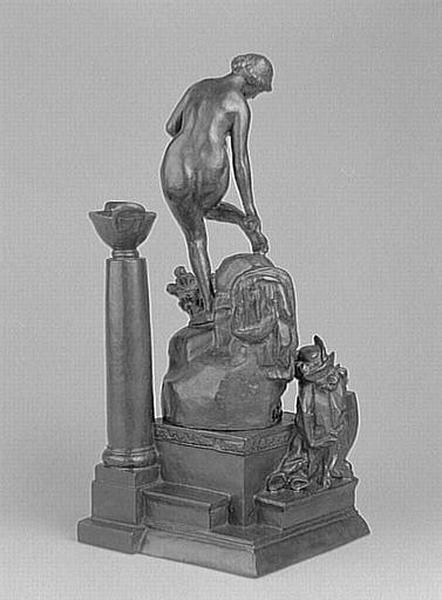 BAIGNEUSE SUR UN ROCHER_2