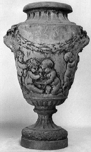 Vase avec décor de scènes d'enfants_0