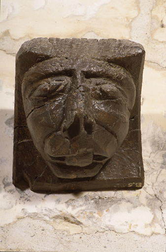 CORBEAU DE POUTRE : FIGURE GROTESQUE_0