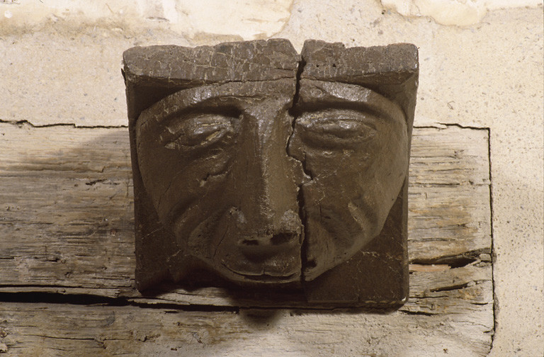 CORBEAU DE POUTRE : FIGURE GROTESQUE_0