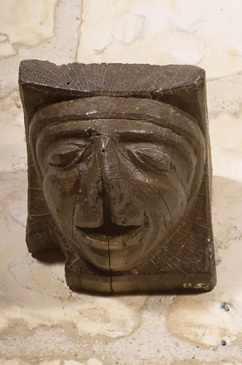 CORBEAU DE POUTRE : FIGURE GROTESQUE_0