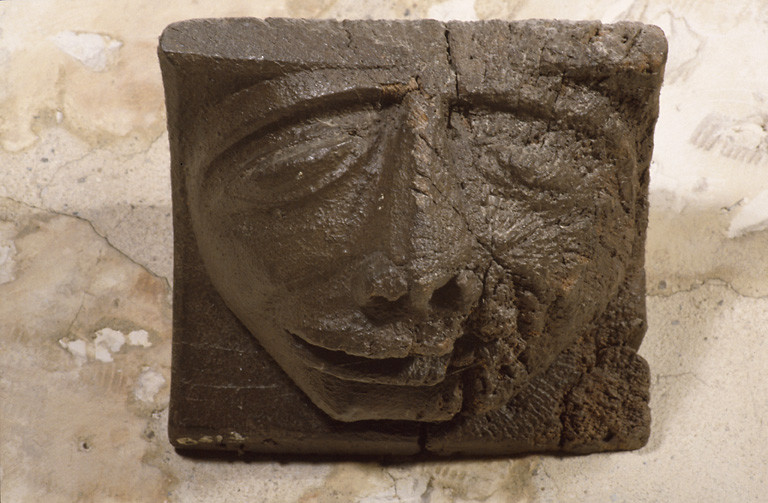 CORBEAU DE POUTRE : FIGURE GROTESQUE_0
