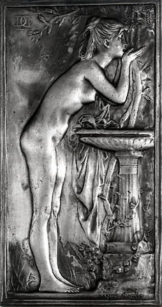 JEUNE FEMME NUE BUVANT A UN BASSIN_0
