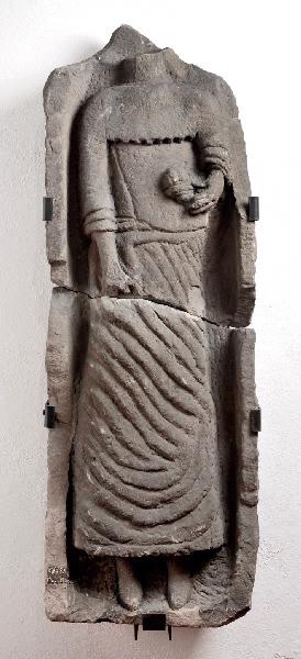 Stèle à personnage féminin