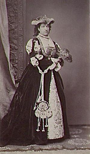 Portrait de Madame Hussel en costume Renaissance_0