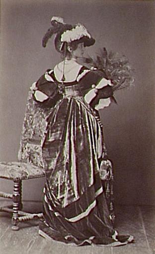 Portrait de Madame Alex. Wagner en costume Renaissance_0