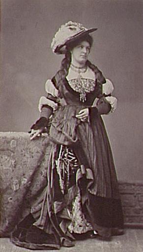 Portrait de Madame Schwarzmann en costume Renaissance_0