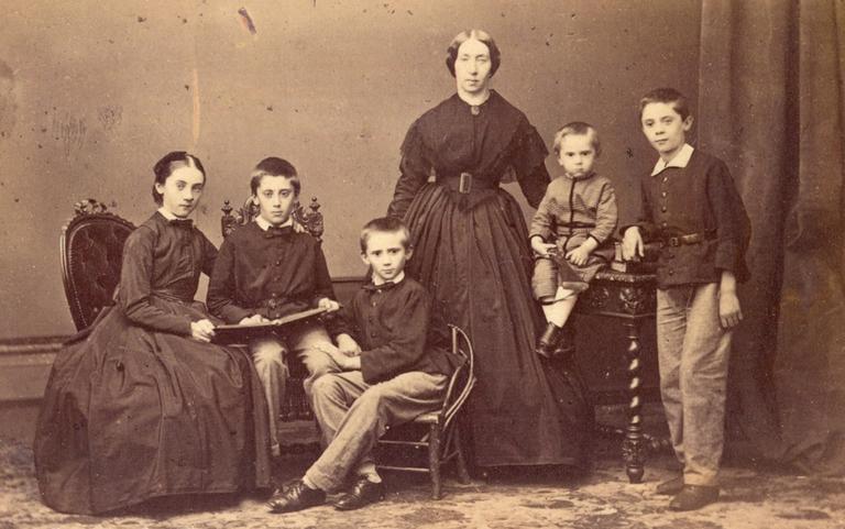 Portrait de la famille Edouard Schneegans._0