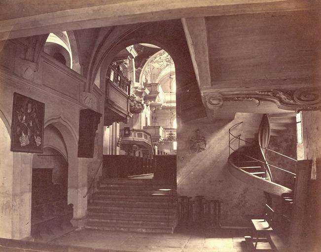 Nurenberg, intérieur d'une église_0