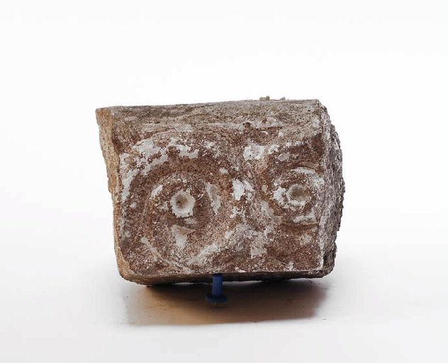 Fragment avec frise de 'postes'_0