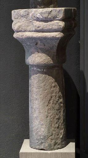 Colonne avec chapiteau_0