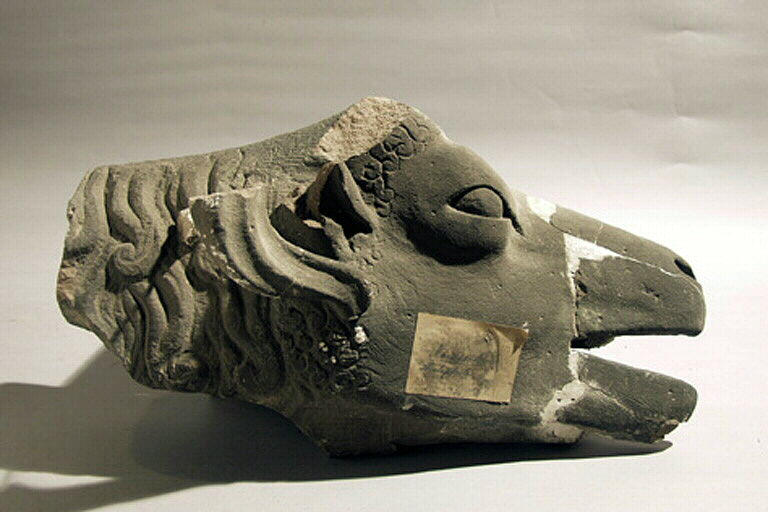 Gargouille à tête de bélier_0