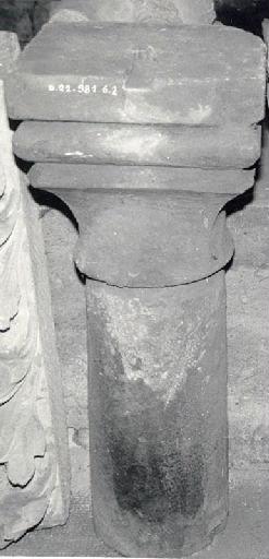 Colonne avec chapiteau_0