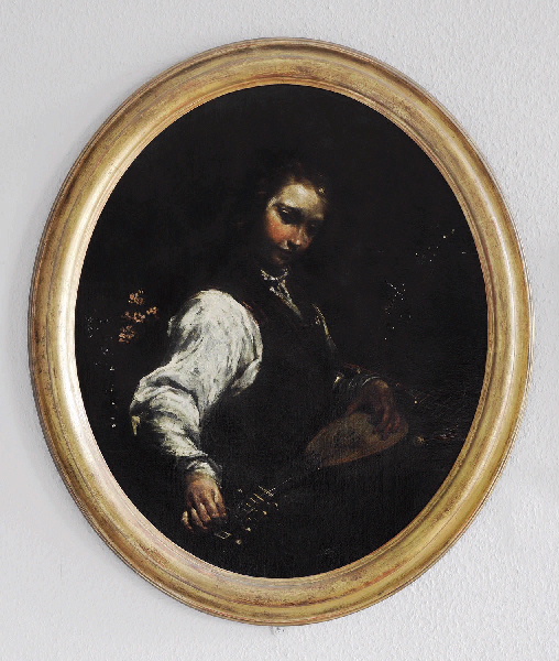 Portrait de jeune homme accordant sa pandurina_1