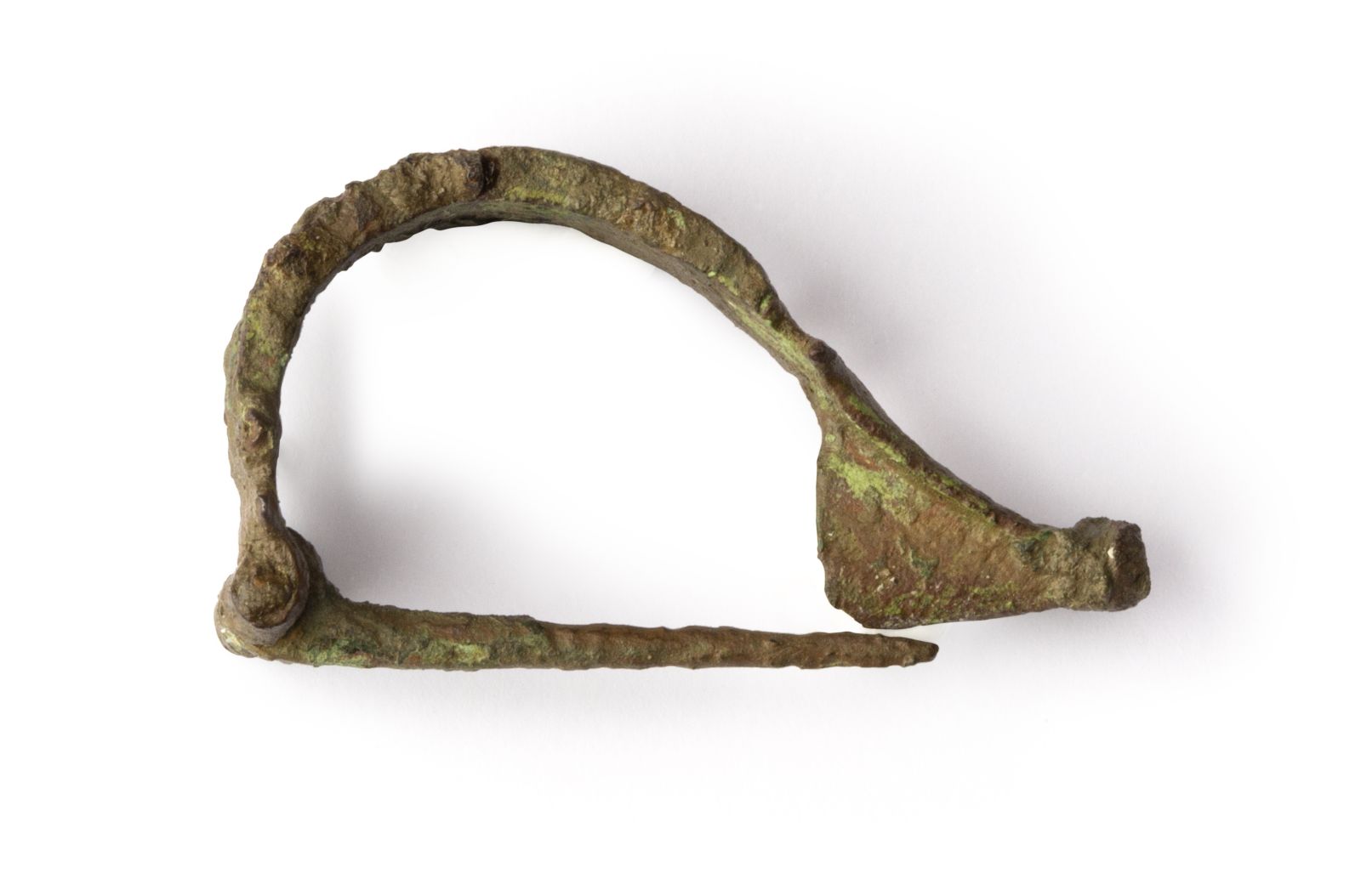Fibule dérivée du type Aucissa avec boutons latéraux_1