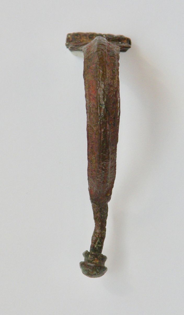 Fibule de type Aucissa à profil semi-circulaire_0