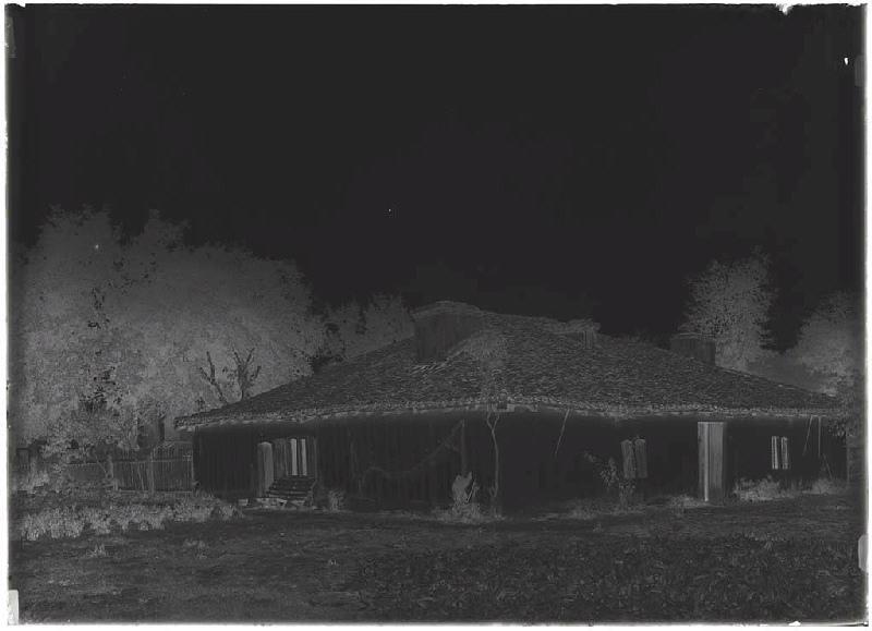 Maison à l'entrée du bourg de Trensacq (Landes) (Titre attribué)_1