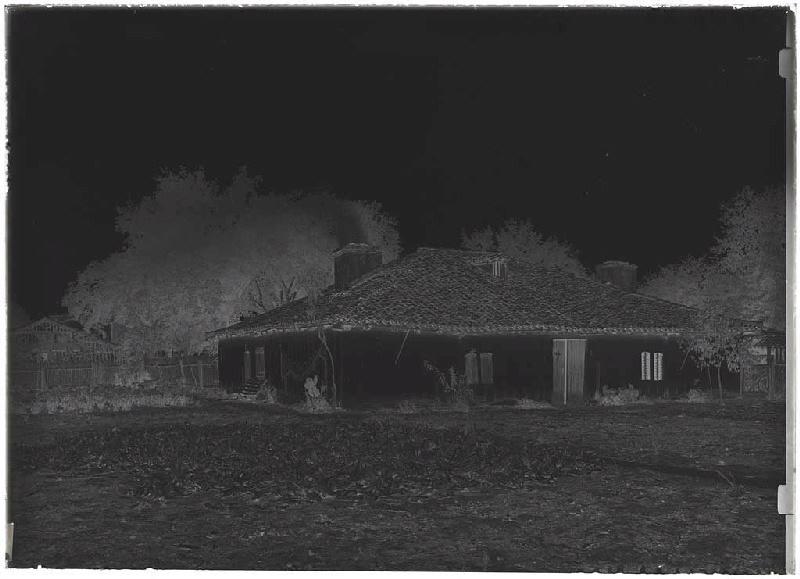 Maison à l'entrée du bourg de Trensacq (Landes) (Titre attribué)_1