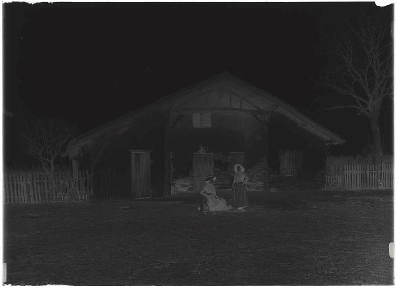 Maison à auvent et deux femmes - Le Gaille (Sabres) (Titre attribué)_1