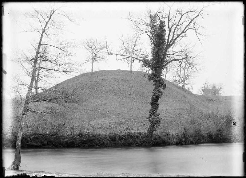 Motte du moulin et église - Arjuzanx (Landes) (Titre attribué)_0