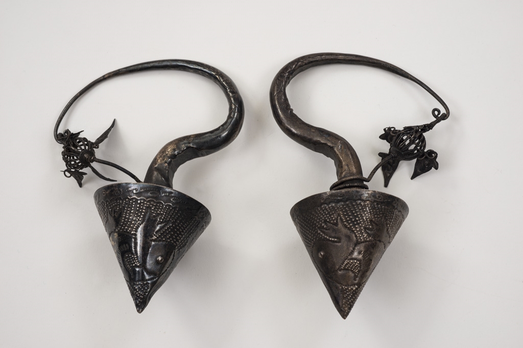 Paire de boucles d'oreilles du costume Hmong, Thailande_1