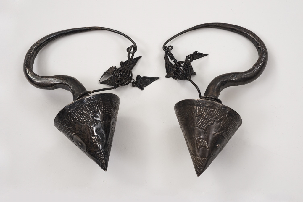 Paire de boucles d'oreilles du costume Hmong, Thailande_0
