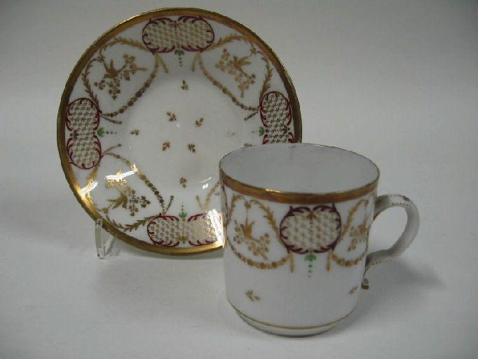 Service à boissons chaudes : tasse et soucoupe_0
