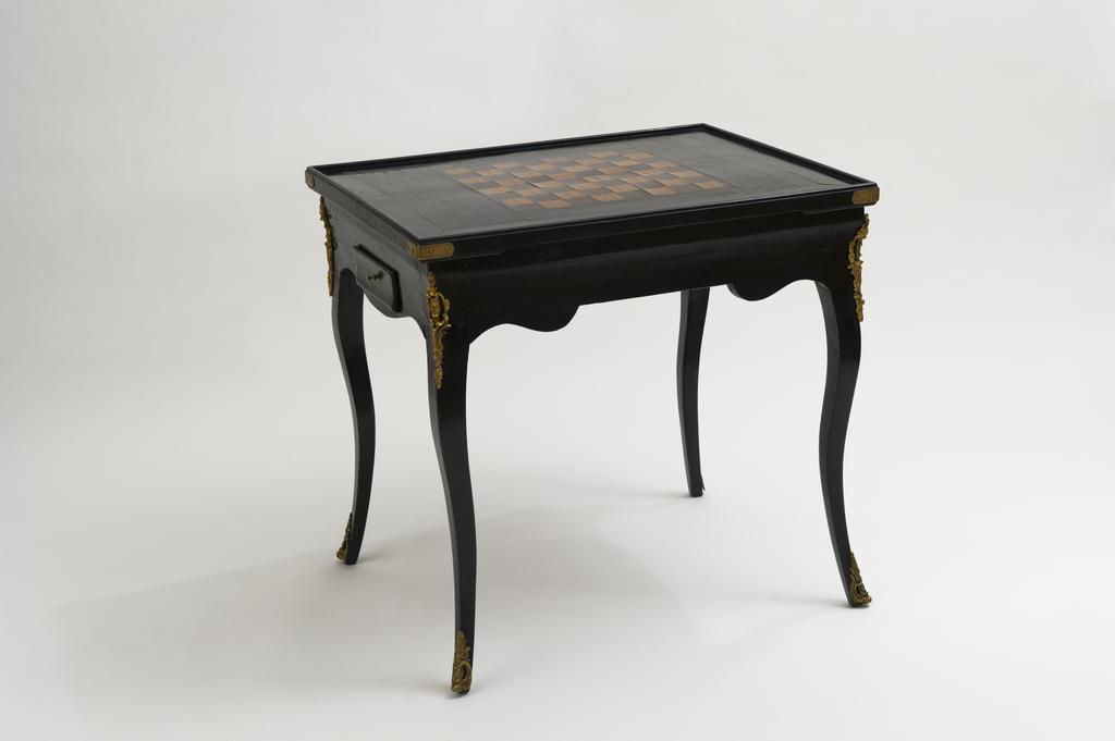 Table, table à jeu_1