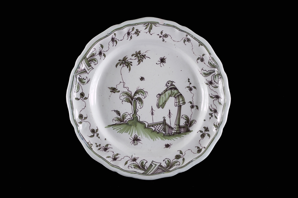 Assiette, décor à la chine_0