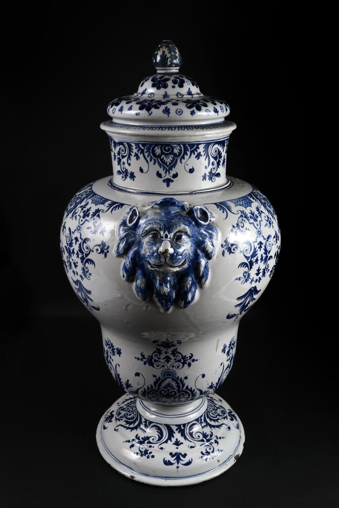 Vase, pot-pourri, décor de broderies_0