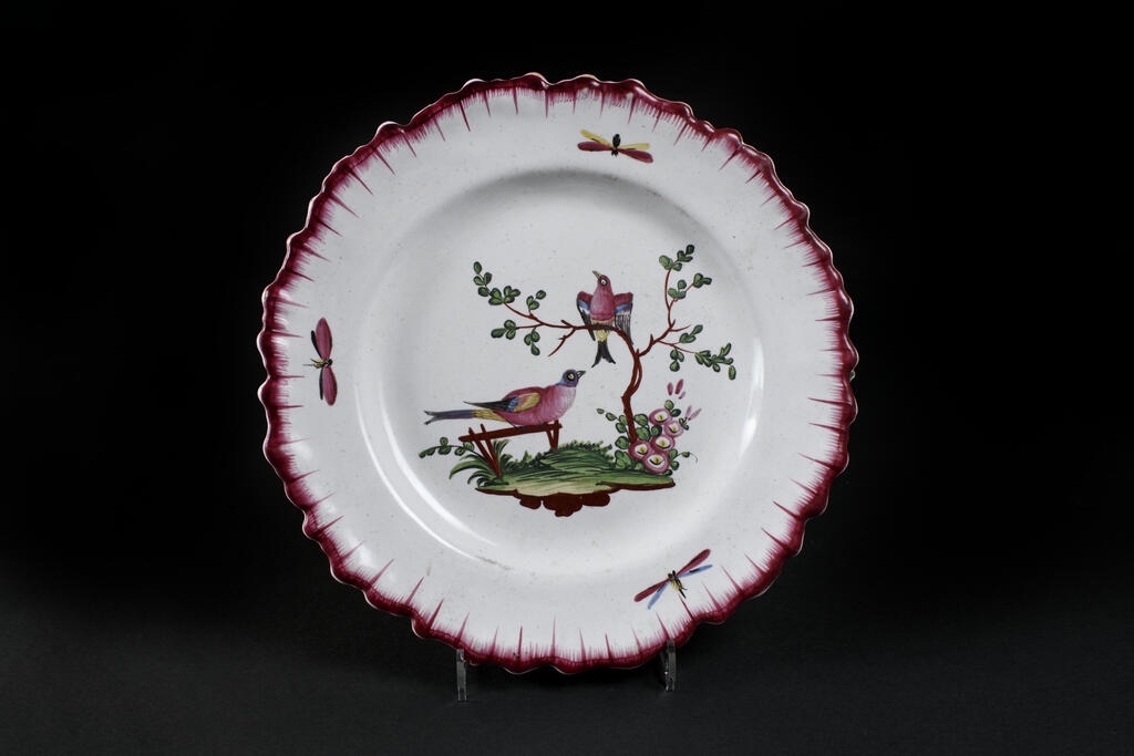 Assiette, décor à l'oiseau branché_0