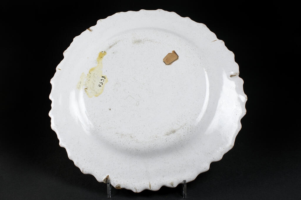 Assiette, décor à l'oiseau branché_1