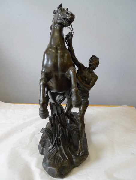 Cheval retenu par un palefrenier dit Cheval de Marly_2