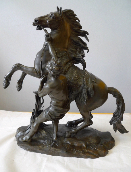 Cheval retenu par un palefrenier dit Cheval de Marly_0