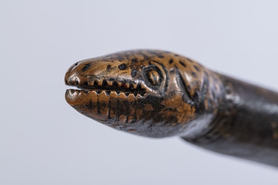 Fauteuil aux serpents ; Fauteuil de guérisseur_2