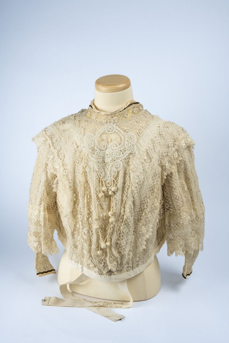 Corsage de femme, pièce de dentelle_0