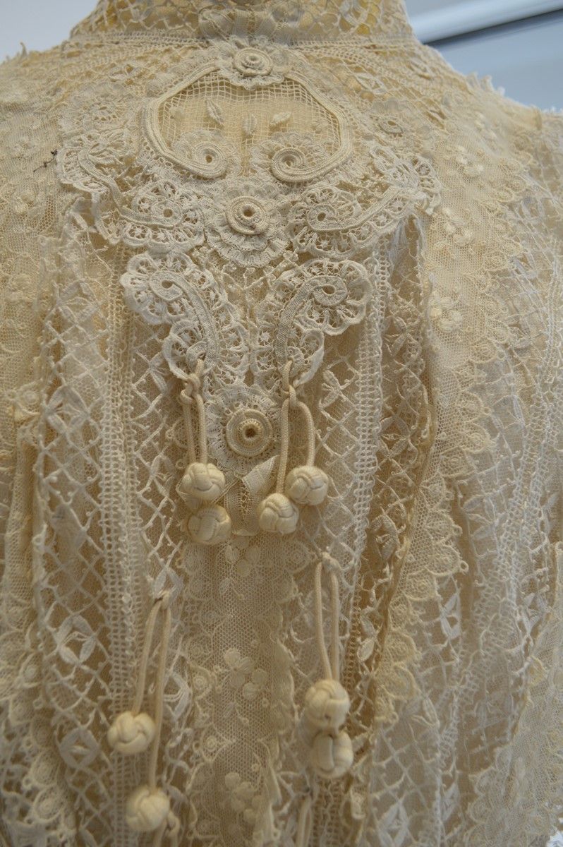 Corsage de femme, pièce de dentelle_2