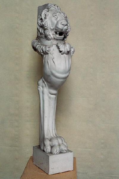Griffe et tête de lion_0