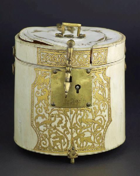 Boîte dite 'Toilette des Duchesses de Bourgogne'_0