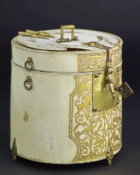 Boîte dite 'Toilette des Duchesses de Bourgogne'_6