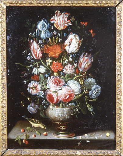 Bouquet de fleurs dans un vase_0