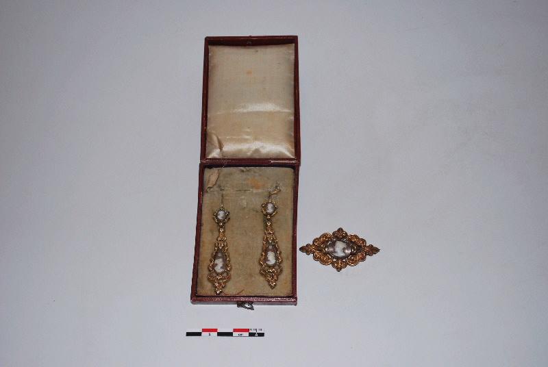 Boucle d'oreille, broche, camée_0