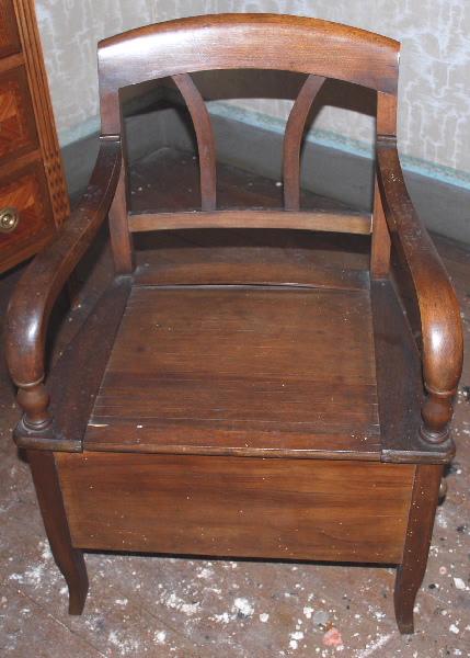 Chaise percée de style Restauration_0