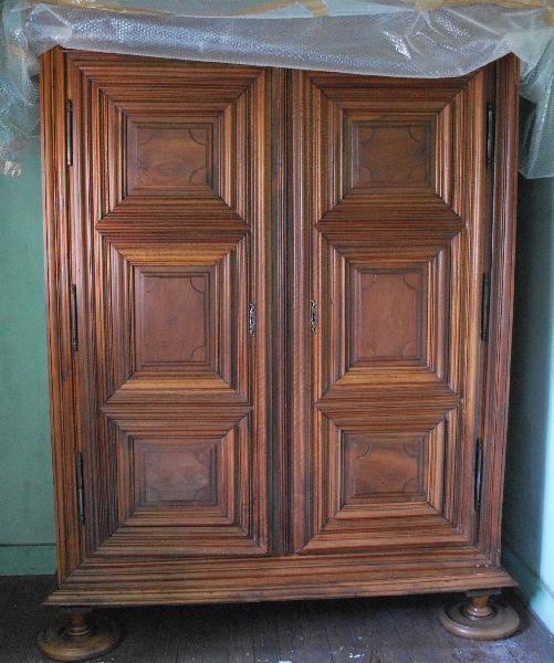 Armoire bourguignonne de style Louis XIII en bois_0