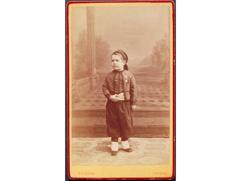 Portrait d'un garçon habillé en zouave_0
