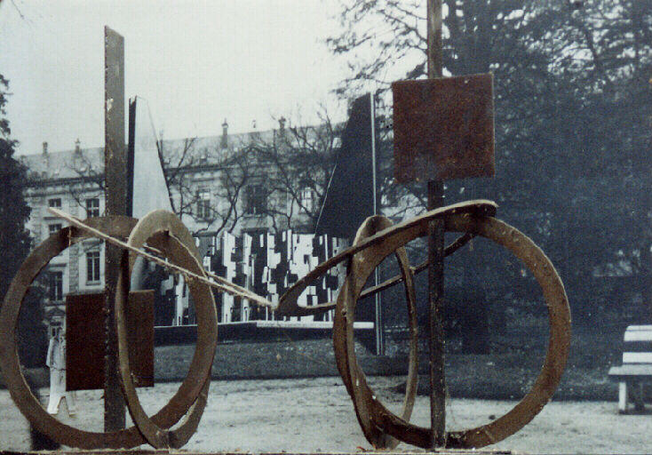 Six cercles, Maxime Descombin, 20e siècle