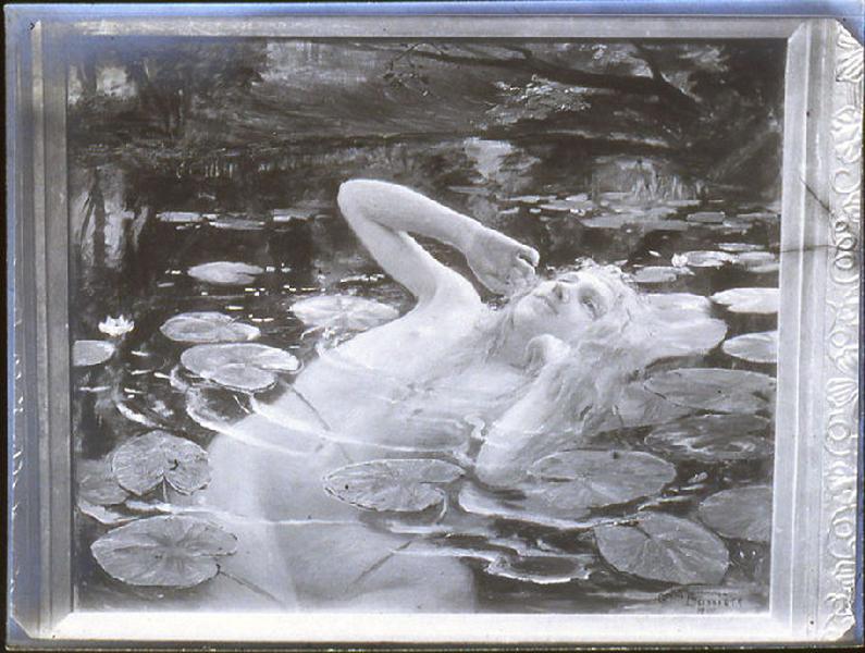 Ondine dans l'eau_0