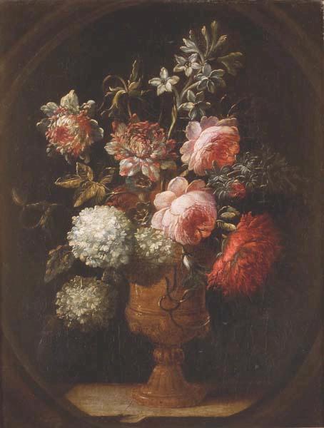 Vase à l'antique orné de fleurs_0